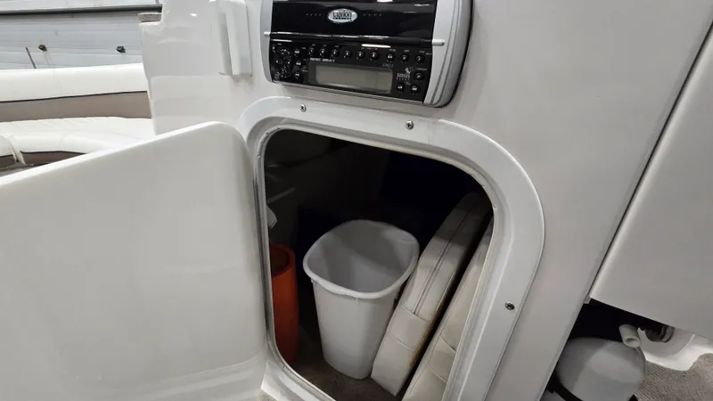 Slide: The Image of Four Winns 214 FS 2004 - 17