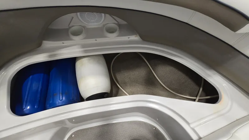 Slide: The Image of Four Winns 214 FS 2004 - 20