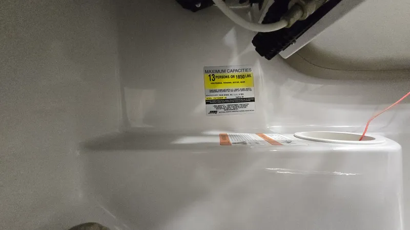 Slide: The Image of Four Winns 214 FS 2004 - 23