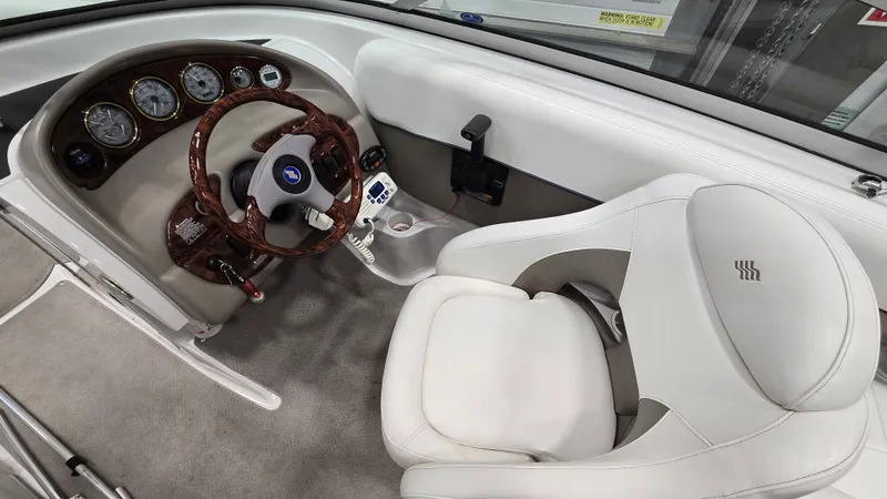 Slide: The Image of Four Winns 214 FS 2004 - 8