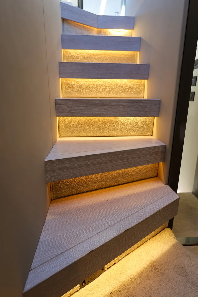 Slide: The Image of Azimut S6 2019 - 18