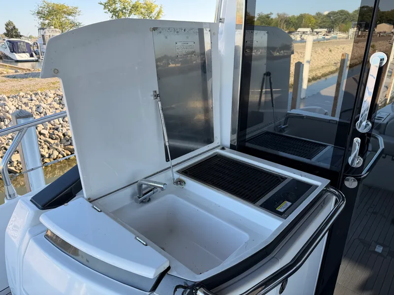 Slide: The Image of Azimut S6 2019 - 10