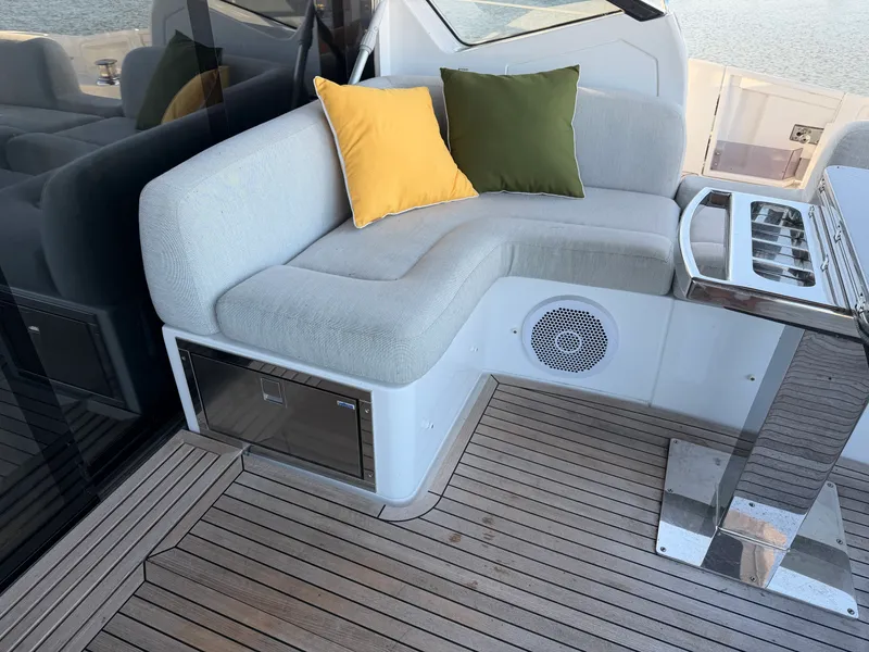 Slide: The Image of Azimut S6 2019 - 12