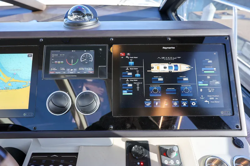 Slide: The Image of Azimut S6 2019 - 8