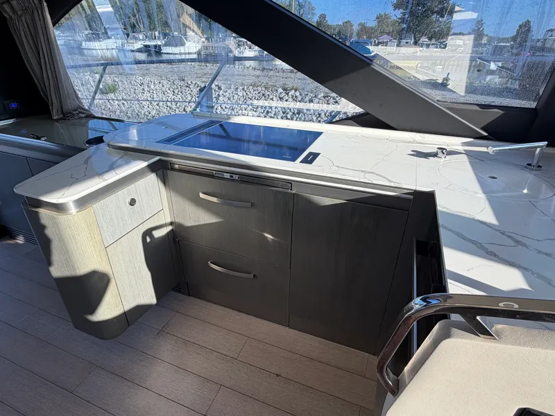 Slide: The Image of Azimut S6 2019 - 16