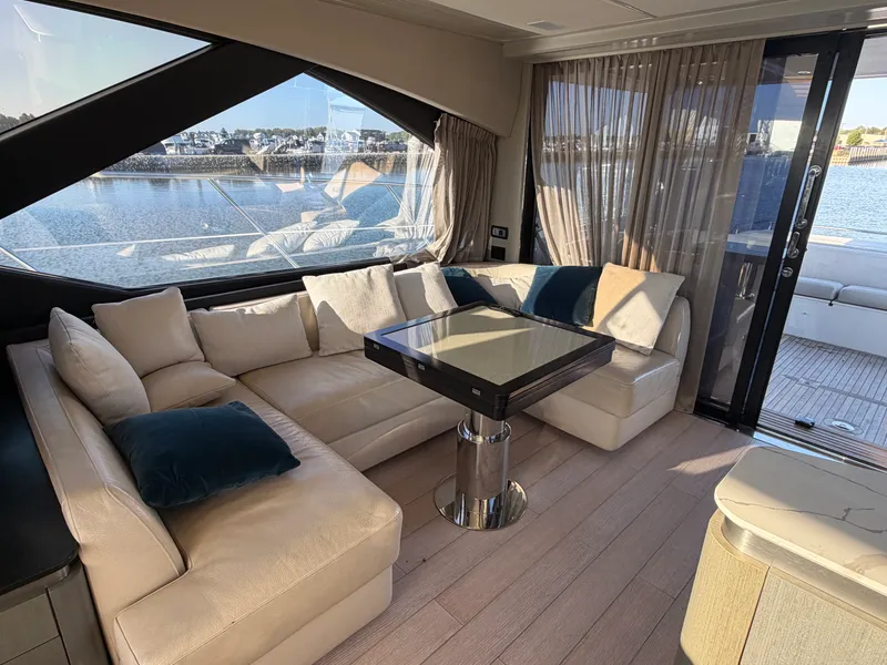 Slide: The Image of Azimut S6 2019 - 18