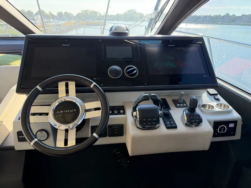 Slide: The Image of Azimut S6 2019 - 21