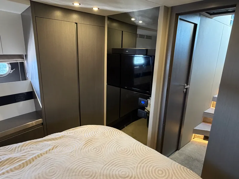 Slide: The Image of Azimut S6 2019 - 24