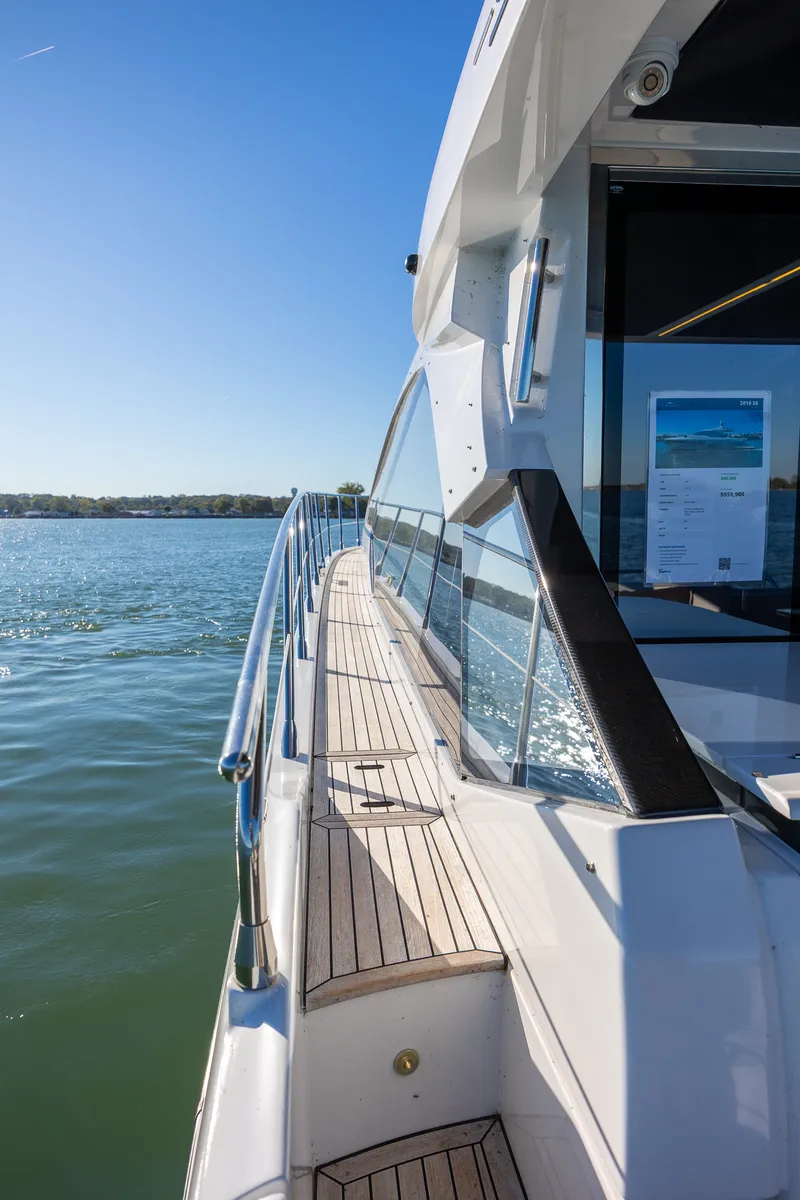 Slide: The Image of Azimut S6 2019 - 36