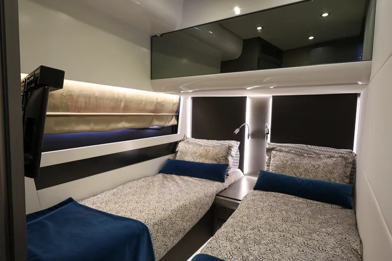 Slide: The Image of Azimut S6 2019 - 14