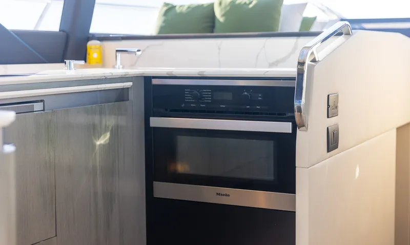Slide: The Image of Azimut S6 2019 - 69