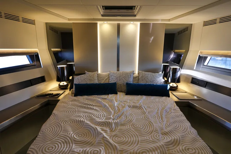 Slide: The Image of Azimut S6 2019 - 11