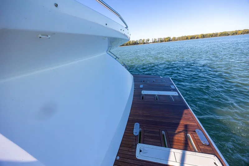 Slide: The Image of Azimut S6 2019 - 51