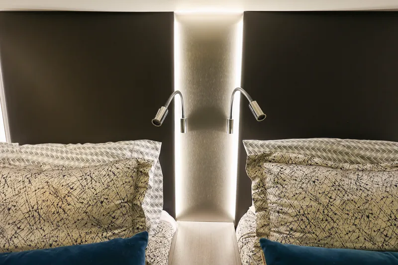 Slide: The Image of Azimut S6 2019 - 16