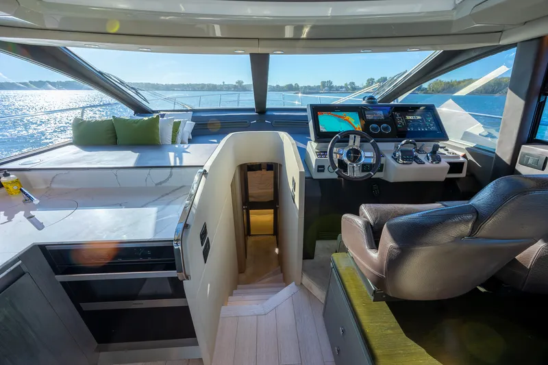 Slide: The Image of Azimut S6 2019 - 43