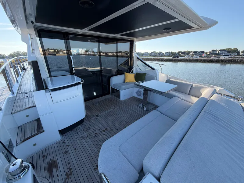 Slide: The Image of Azimut S6 2019 - 6