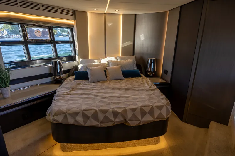 Slide: The Image of Azimut S6 2019 - 22