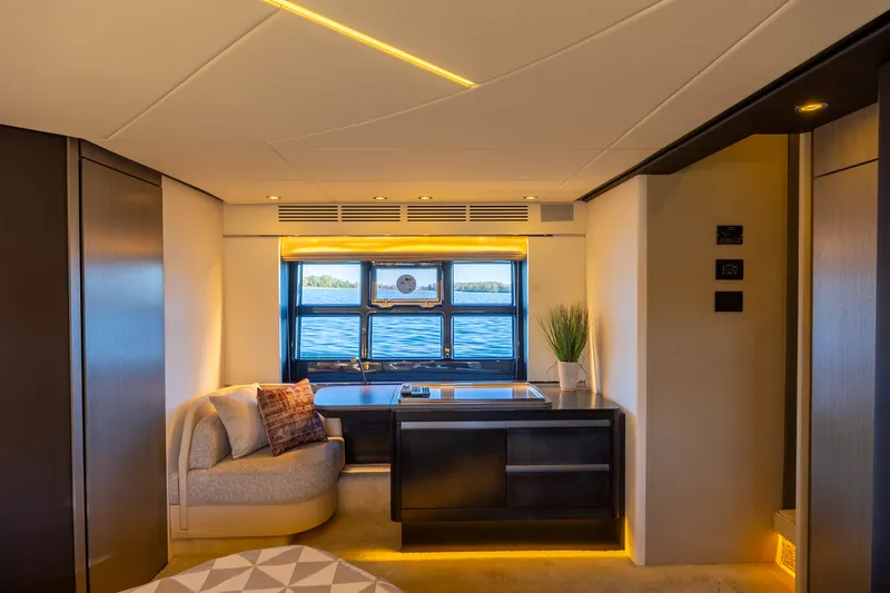 Slide: The Image of Azimut S6 2019 - 20