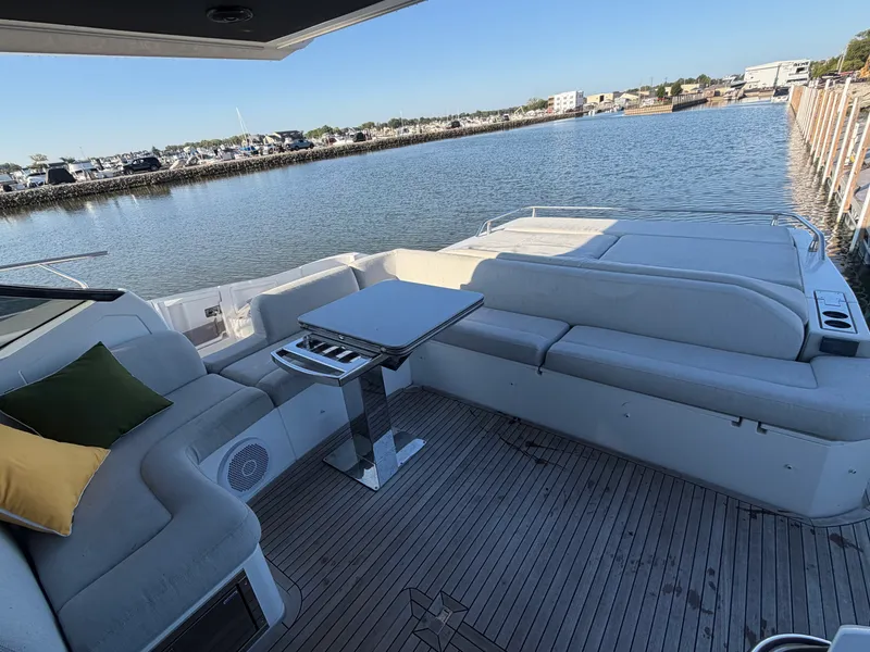 Slide: The Image of Azimut S6 2019 - 8