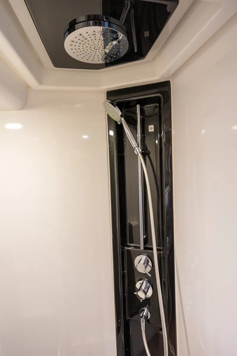 Slide: The Image of Azimut S6 2019 - 28