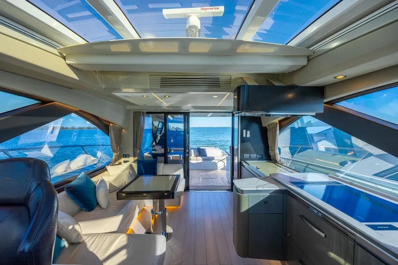 Slide: The Image of Azimut S6 2019 - 44