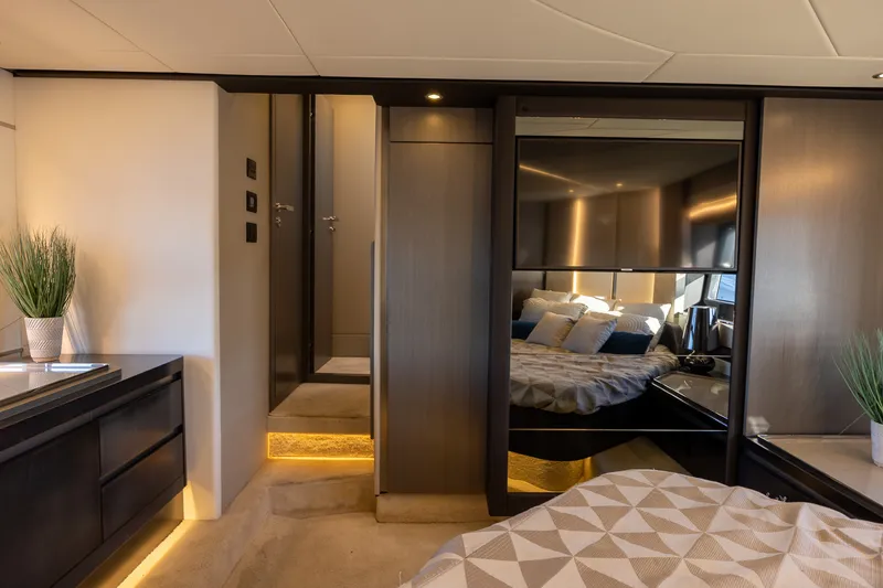 Slide: The Image of Azimut S6 2019 - 23
