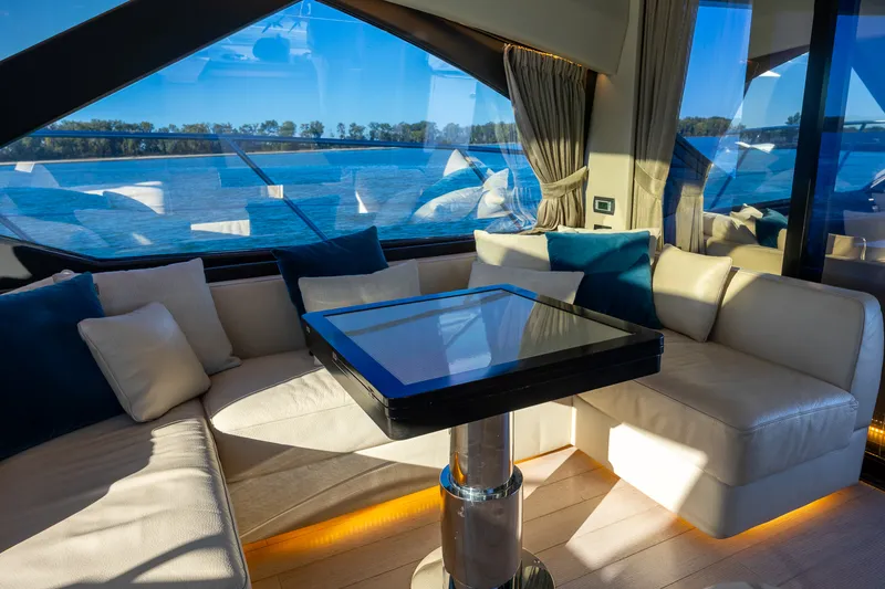 Slide: The Image of Azimut S6 2019 - 35