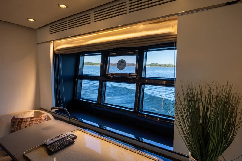 Slide: The Image of Azimut S6 2019 - 21