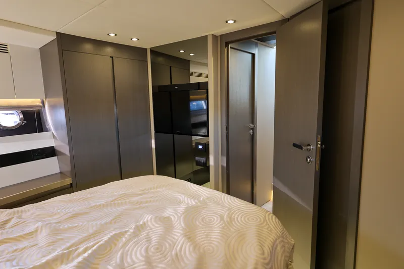 Slide: The Image of Azimut S6 2019 - 13