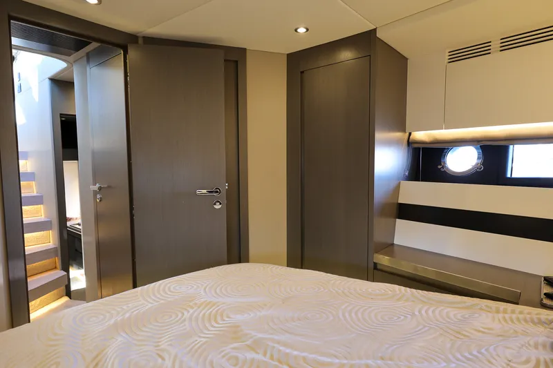 Slide: The Image of Azimut S6 2019 - 12