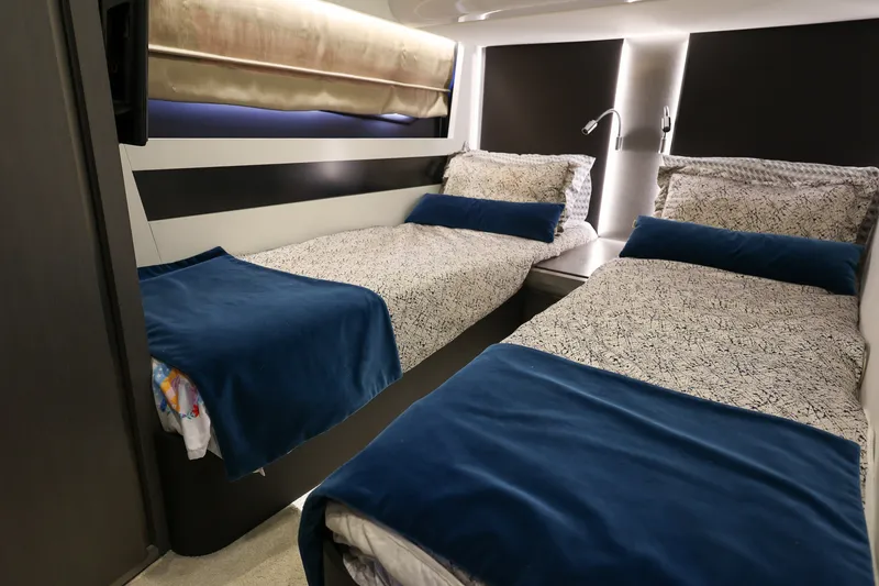 Slide: The Image of Azimut S6 2019 - 15