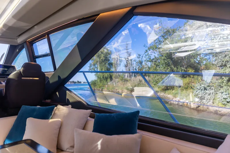 Slide: The Image of Azimut S6 2019 - 72