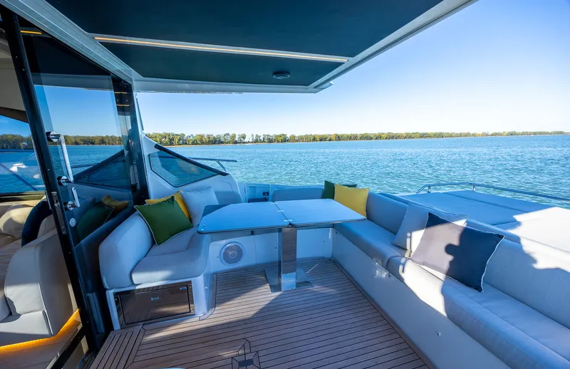 Slide: The Image of Azimut S6 2019 - 48