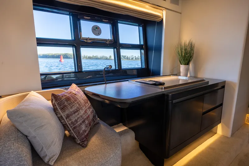 Slide: The Image of Azimut S6 2019 - 24
