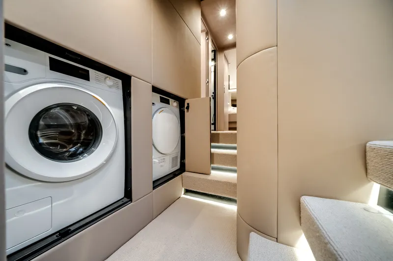 Slide: The Image of Azimut S7 2026 - 30