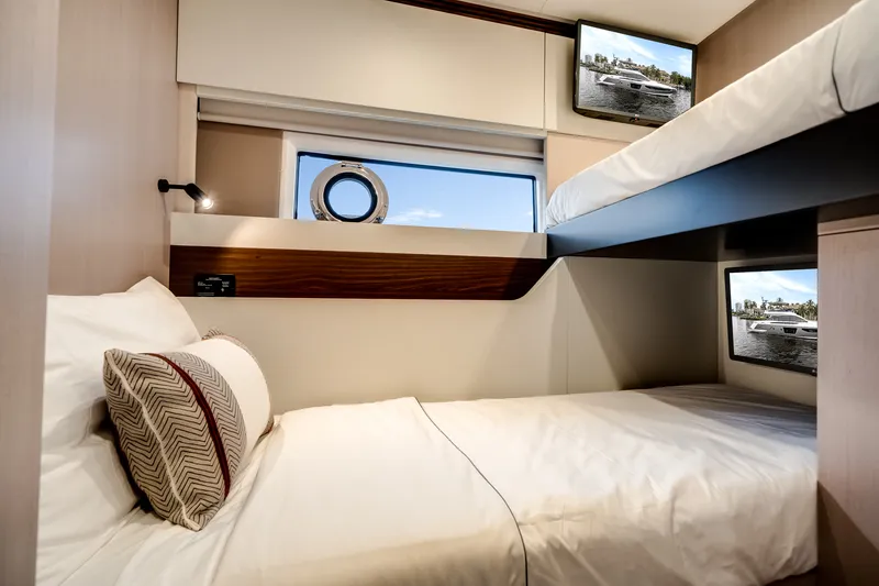 Slide: The Image of Azimut S7 2026 - 28