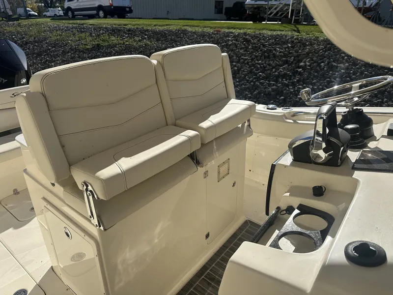 Slide: The Image of Scout 305 LXF 2025 - 10