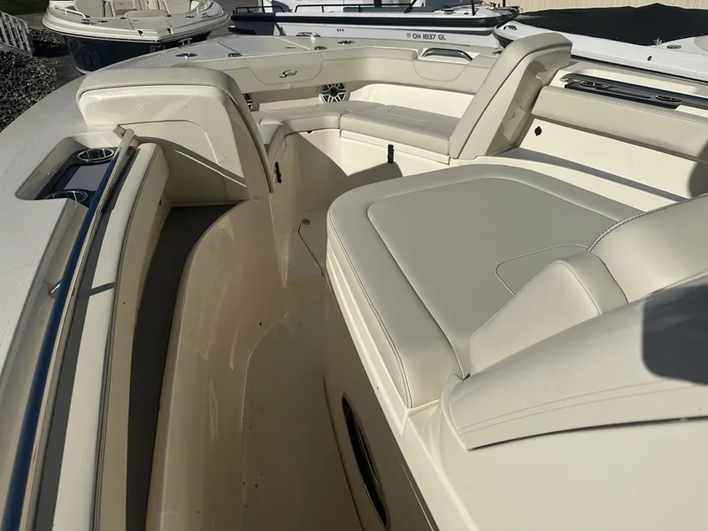 Slide: The Image of Scout 305 LXF 2025 - 12