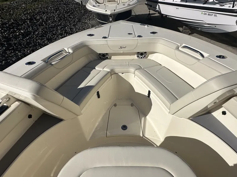 Slide: The Image of Scout 305 LXF 2025 - 13