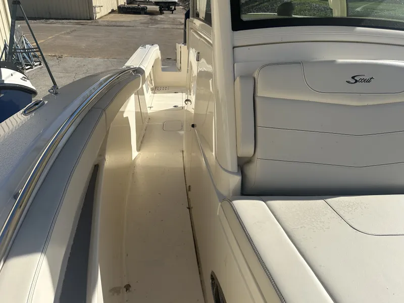 Slide: The Image of Scout 305 LXF 2025 - 18