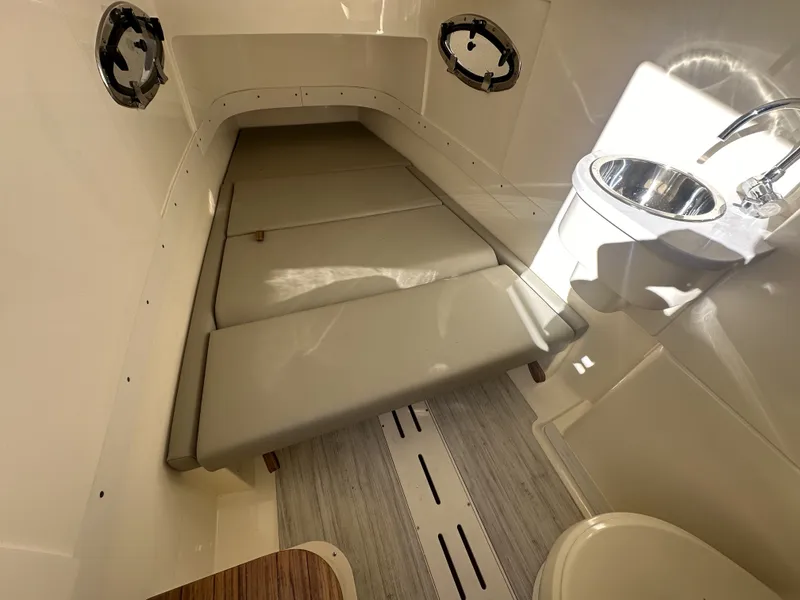 Slide: The Image of Scout 305 LXF 2025 - 21