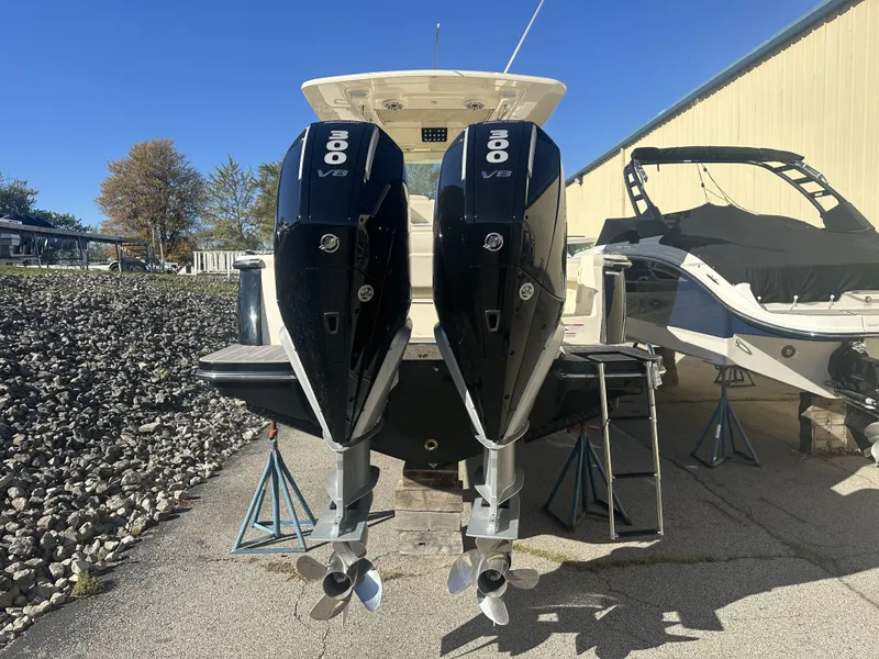 Slide: The Image of Scout 305 LXF 2025 - 5