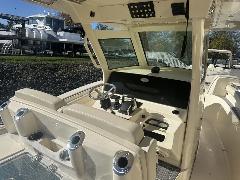 Slide: The Image of Scout 305 LXF 2025 - 9