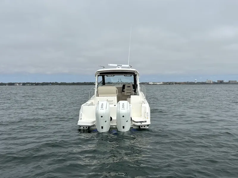 Slide: The Image of Boston Whaler 325 Conquest 2026 - 10