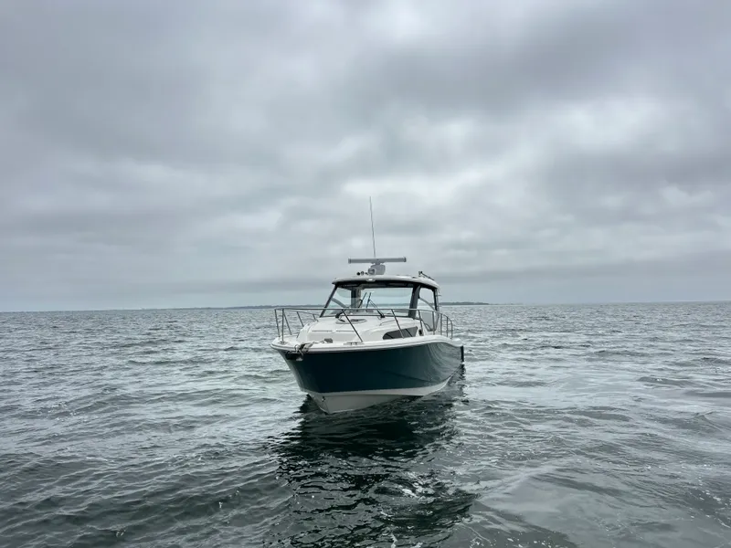 Slide: The Image of Boston Whaler 325 Conquest 2026 - 15