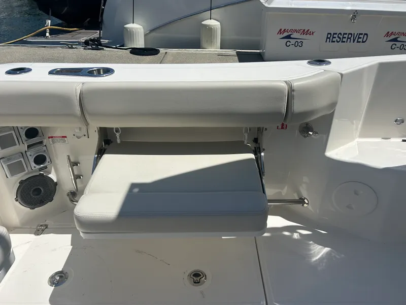 Slide: The Image of Boston Whaler 325 Conquest 2026 - 21