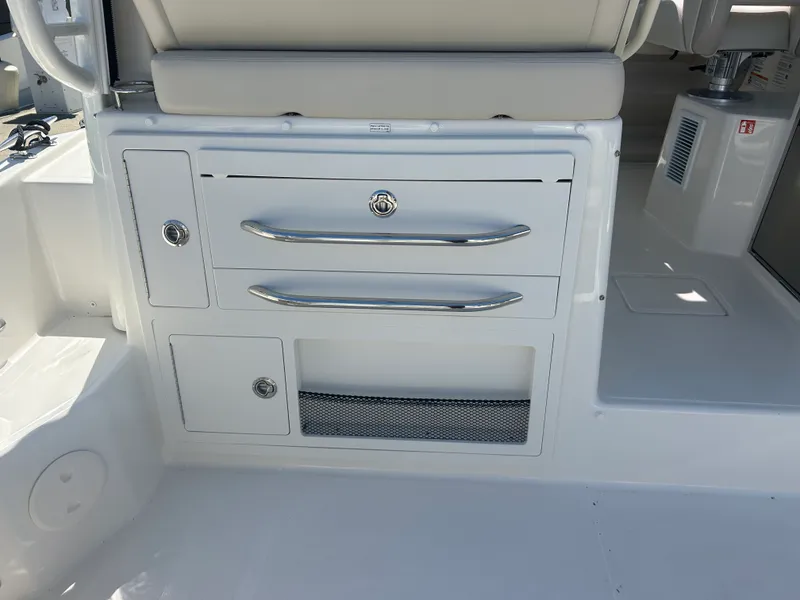 Slide: The Image of Boston Whaler 325 Conquest 2026 - 22