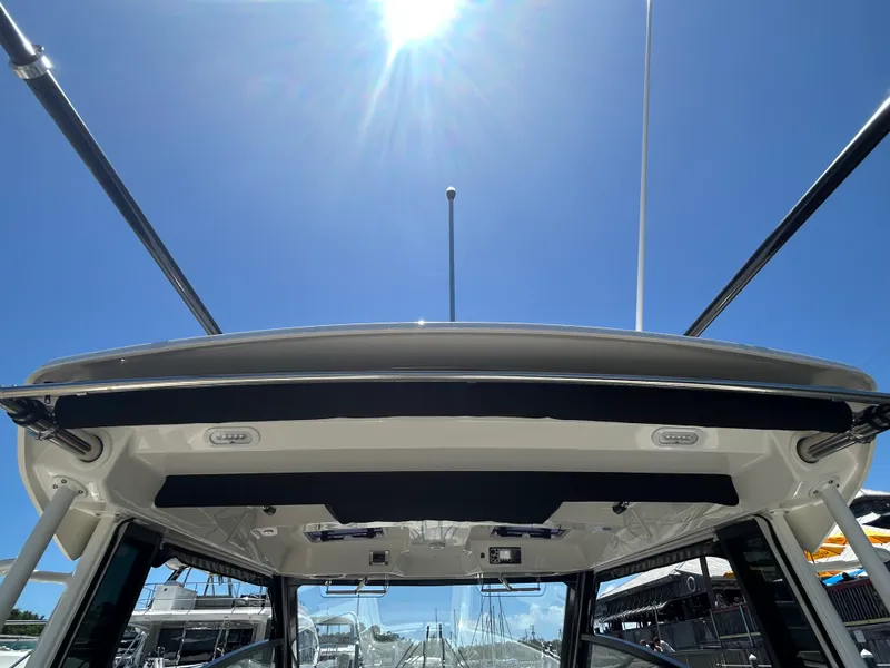 Slide: The Image of Boston Whaler 325 Conquest 2026 - 24
