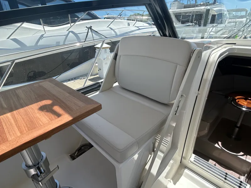 Slide: The Image of Boston Whaler 325 Conquest 2026 - 27
