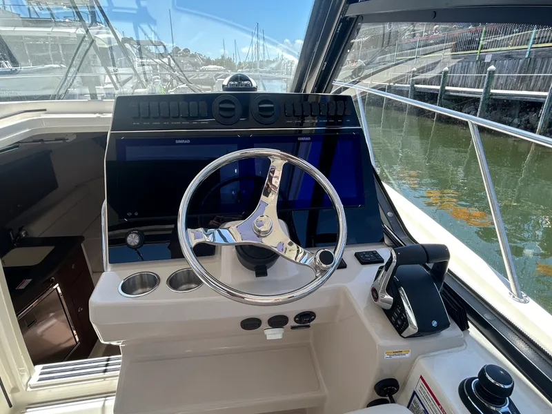 Slide: The Image of Boston Whaler 325 Conquest 2026 - 28
